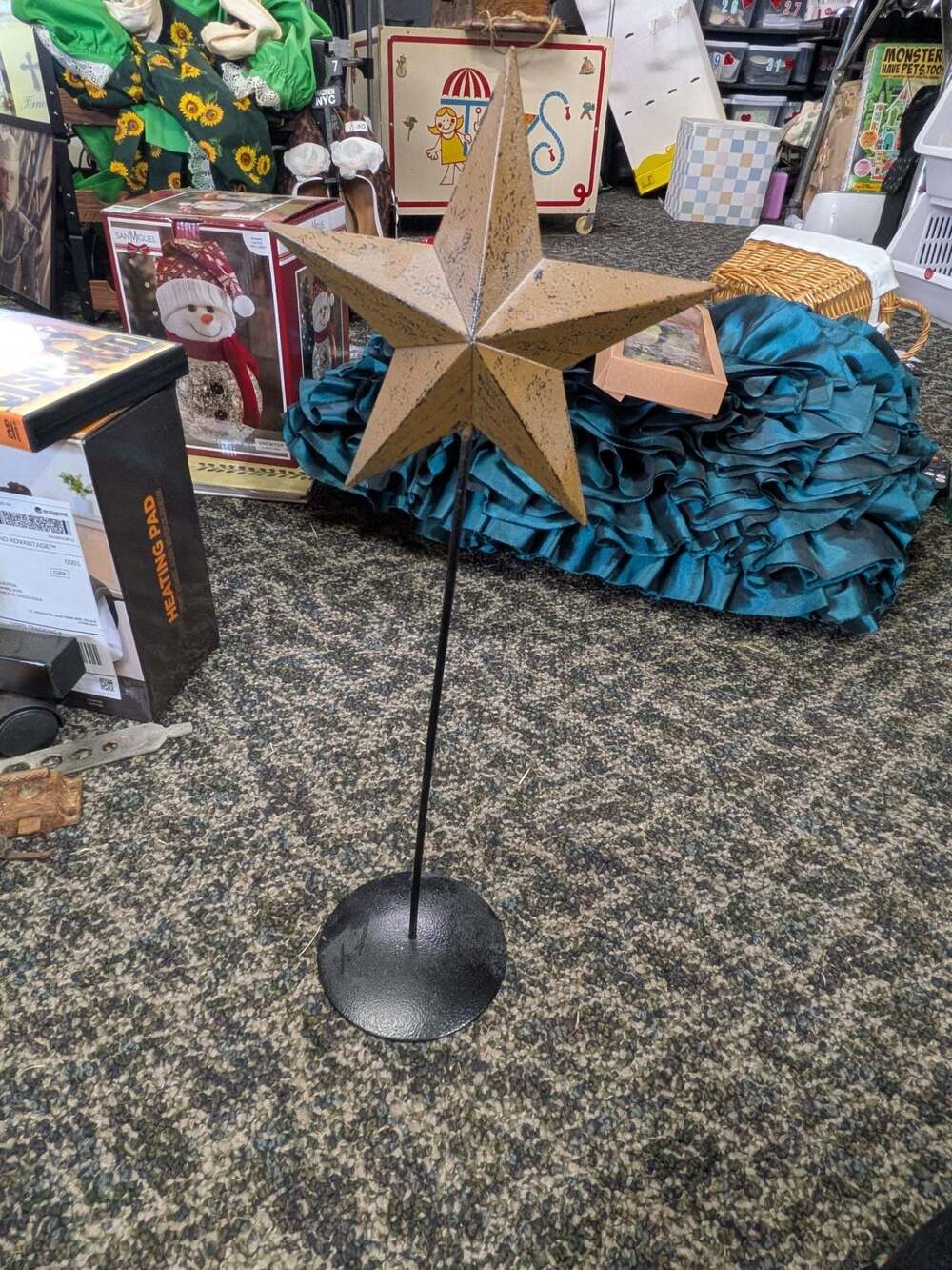 Rustic Metal Barn Star on Stand Tabletop Decor